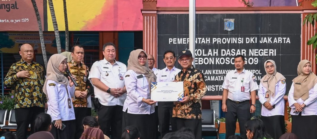 Kemendikdasmen Berikan Bantuan pada Murid Terdampak Kebakaran di Kemayoran