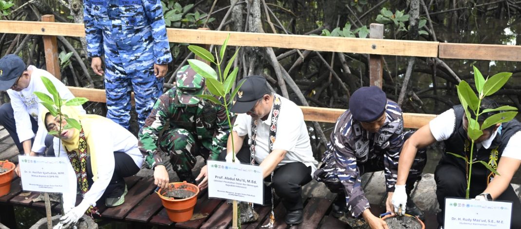 Hari Lingkungan Hidup Sedunia, Kemendikdasmen Ajak Gerakan Sekolah ASRI dan Tanam Mangrove
