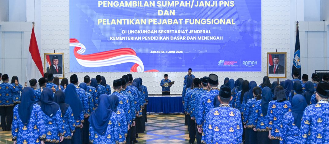 Lantik PNS dan Pejabat Fungsional, Mendikdasmen Ajak Pegawai Bangun Budaya RAMAH dan SANTUN